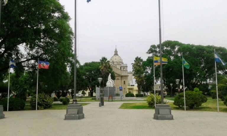 Plaza_Capitán_de_los_Andes (Villa Nueva)