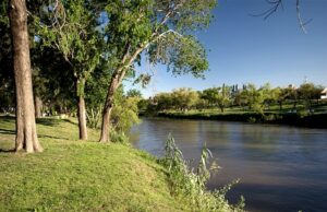 Abren una compuerta en el dique Piedras Moras y piden precaución por posible crecida del Ctalamochita