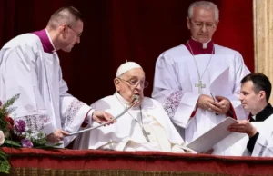 Francisco clamó por la paz mundial en su mensaje de Pascua
