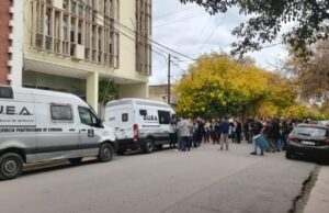 Trabajadores judiciales cortaron la calle frente a Tribunales en Villa María