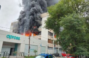 Impresionante incendio en el edificio de Apross en Córdoba: investigan las causas