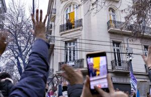 Cristina Kirchner quedó bajo prisión domiciliaria en su departamento de Constitución