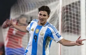 Argentina venció a Chile con gol de Julián Álvarez y debut récord de Mastantuono